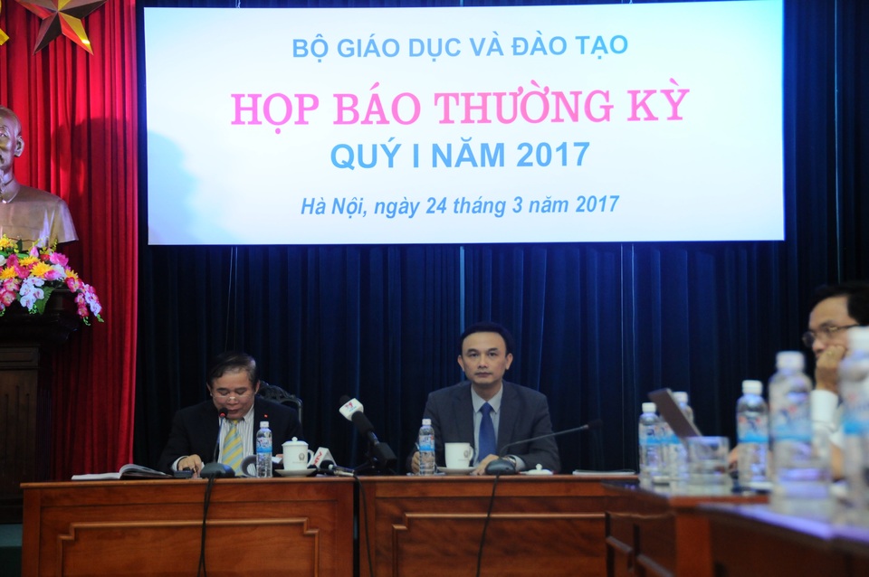 Chỉ tiêu tuyển sinh vào các trường ĐH,CĐ giảm còn khoảng 400.000 - 1
Họp báo thường kỳ tại Bộ GD&ĐT