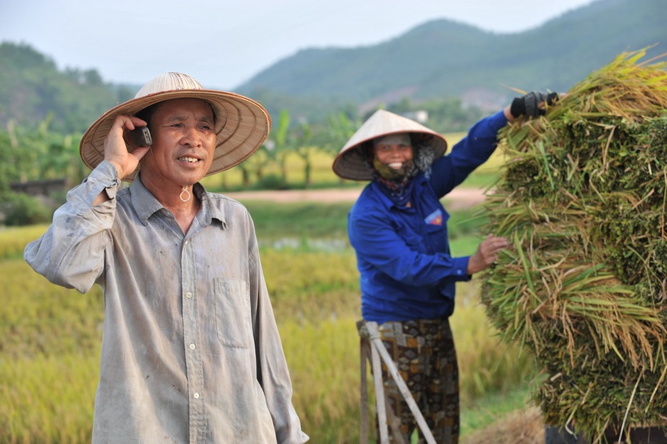 Từ người nông dân chăn trâu với di động đến cuộc cách mạng 4.0 - 1
Trước đây, Viettel nổi tiếng với việc phổ cập điện thoại di động tới mọi người dân…