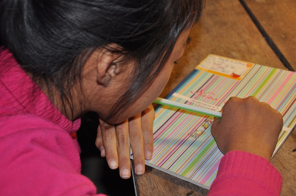 Thương cô bé học lớp 7 không có bố, chăm mẹ tâm thần - 6 Cuộc sống khó khăn, tương lai của cô bé Hương cũng mịt mờ không biết đi đâu, về đâu.