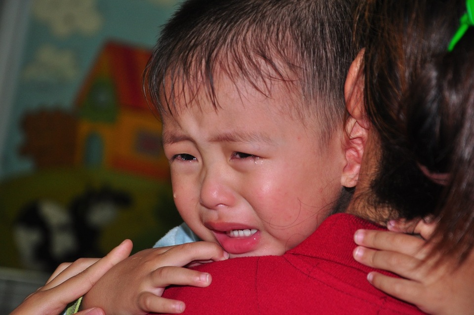 Cháu Dũng và bố cần làm bít thông liên nhĩ bằng dụng cụ với chi phí khoảng 30 triệu đồng/ca sau khi đã trừ bảo hiểm.