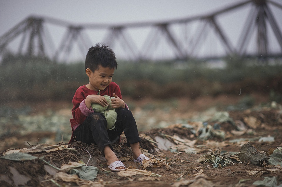 Xóm nghèo bên cầu Long Biên những ngày giáp Tết.