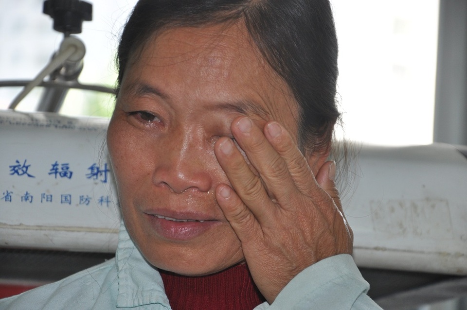 Vợ nghèo đau đớn cùng lúc nhận tin chồng ung thư, con bị bỏng nặng - 4 Chồng bị ung thư, con trai lại đang cấp cứu, bản thân chị Oanh không biết xoay sở ra sao.