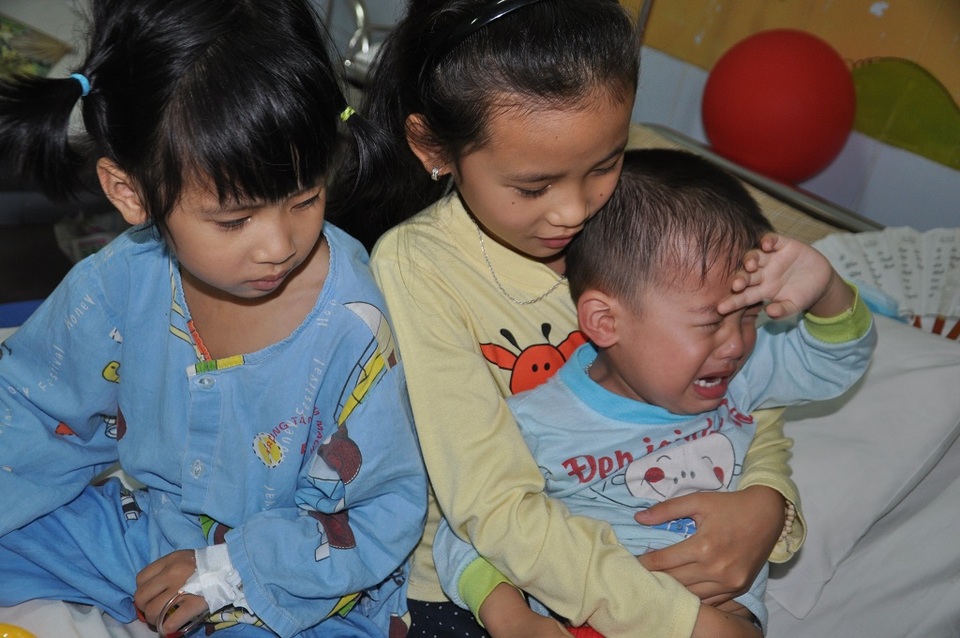 Sau bé Huyền, bé Vân 10 tuổi và bé Dũng 2 tuổi cũng phát hiện tim bẩm sinh.