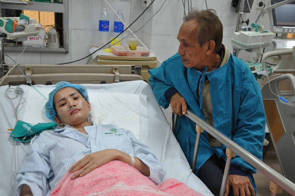 Rách động mạch chủ, sự sống cô gái trẻ mong manh như đèn trước gió - 5 Vì bị rách động mạch chủ nên mọi loại thuốc đều không còn tác dụng với Giang.