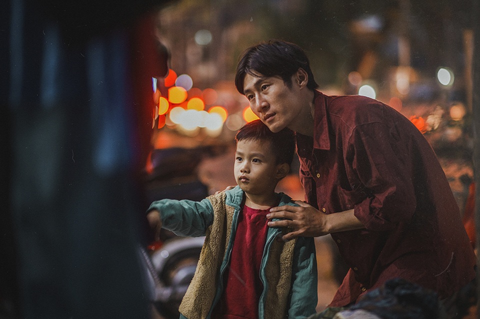 Bộ ảnh giàu tính nhân văn về tình cha con trong cái Tết nghèo - 13