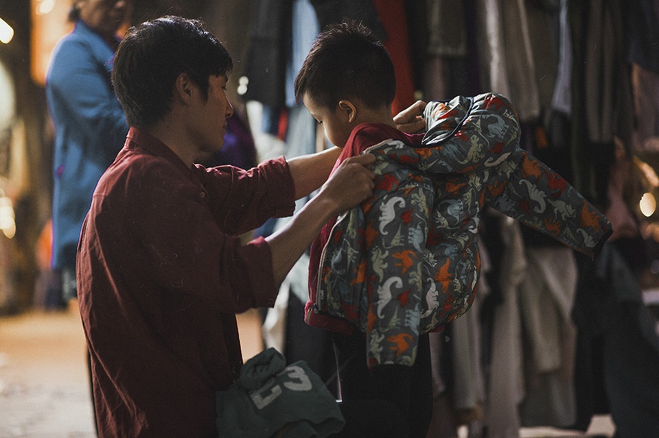 Bộ ảnh giàu tính nhân văn về tình cha con trong cái Tết nghèo - 15