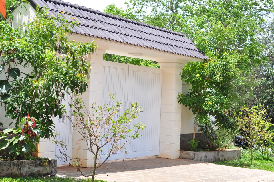 Nhà vườn 2.000m2 không phép của Phó ban Tổ chức Tỉnh ủy được cho tồn tại - 2 Cổng hàng rào bao quanh khu nhà vườn