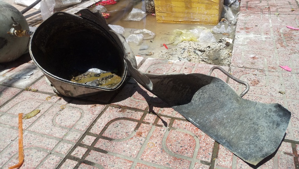 Một bình khí bị xé làm đôi, cong quẹo sau vụ nổ ở Nha Trang sáng nay