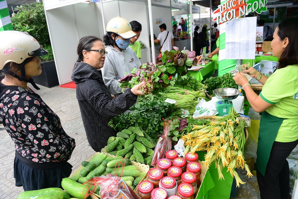 TPHCM: Nguồn cung thực phẩm dồi dào, giá bán giảm trong dịp Tết - 3 Giá rau có khi sẽ còn giảm nữa trong thời gian tới