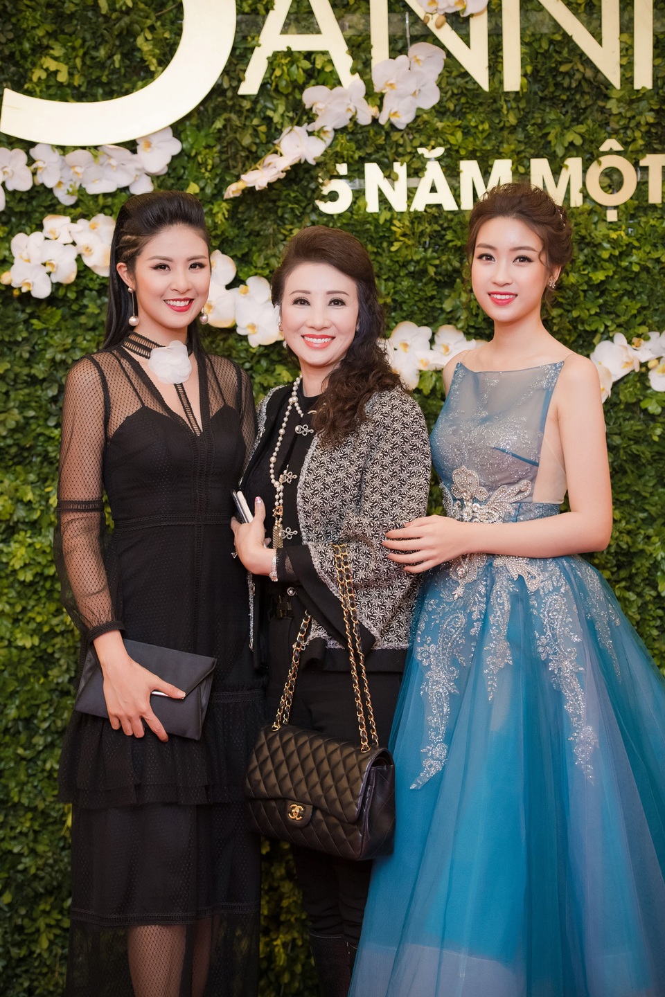 Hoa hậu quý bà Vũ Thúy Nga và Hoa hậu Ngọc Hân, Mỹ Linh.