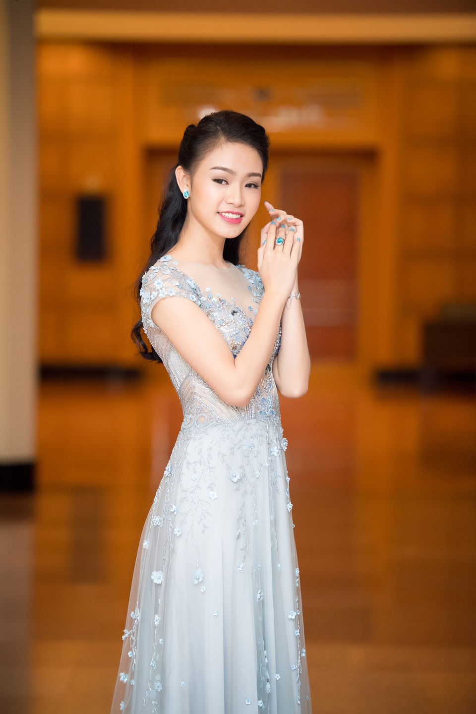 “Cô gái vàng” của Hoa hậu Việt Nam hội ngộ người đẹp H’Ăng Niê - 1 Trước đó, cô cũng đã tham dự cuộc họp báo tại Sài Gòn với tư cách Đại sứ. Ngọc Vân vừa trở về Việt Nam sau chuyến du lịch dịp Tết Nguyên Đán cùng gia đình tại Hàn Quốc. Mặc dù đêm muộn ngày 5/2 mới về tới Hà Nội nhưng sáng hôm sau cô vẫn có mặt rất sớm để tham dự cuộc họp báo.