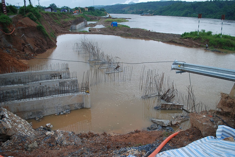 Lũ lớn đổ về trên thượng nguồn sông Hồng - 5 Lũ lớn đổ về trên thượng nguồn sông Hồng - 5