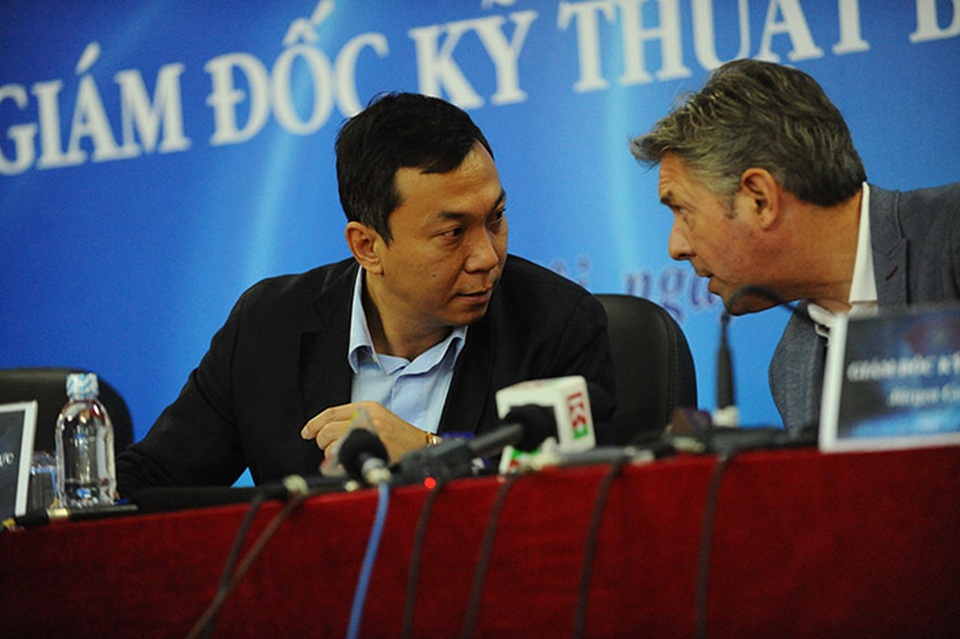 VFF úp mở chuyện mời GĐKT Jurgen Gede thay Hữu Thắng - 1
VFF đang tính toán mời GĐKT Jurgen Gede thay Hữu Thắng