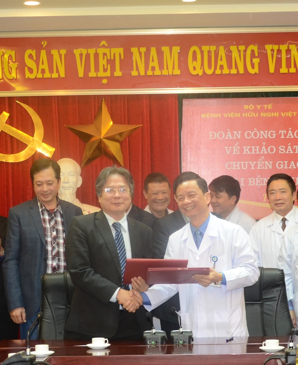 Bệnh viện Đa khoa tỉnh Thanh Hóa sắp có ca ghép thận đầu tiên - 1 Bệnh viện Hữu nghị Việt Đức và Bệnh viện đa khoa tỉnh Thanh Hóa đã quyết định ký kết hợp đồng đào tạo chuyển giao kỹ thuật “Ghép thận” (Ảnh: nguồn Bệnh viện Việt Đức)