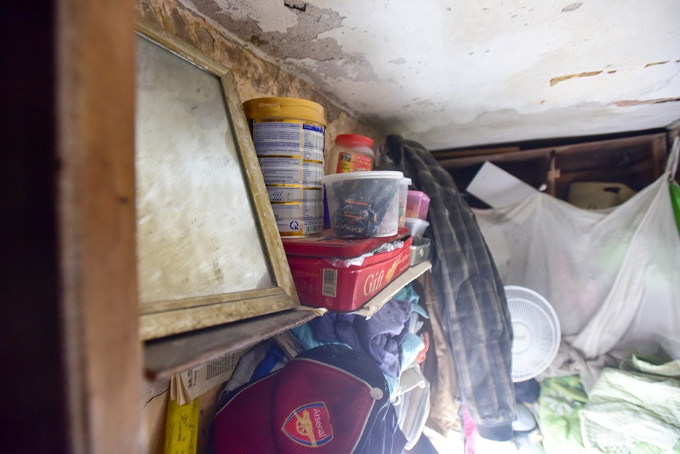 Căn nhà siêu nhỏ ở Hà Nội: Muốn đi phải... bò, ngủ phải nằm nghiêng - 9 Đồ đạc trong căn nhà của ông Cao khá đơn giản và được sắp xếp gọn gàng