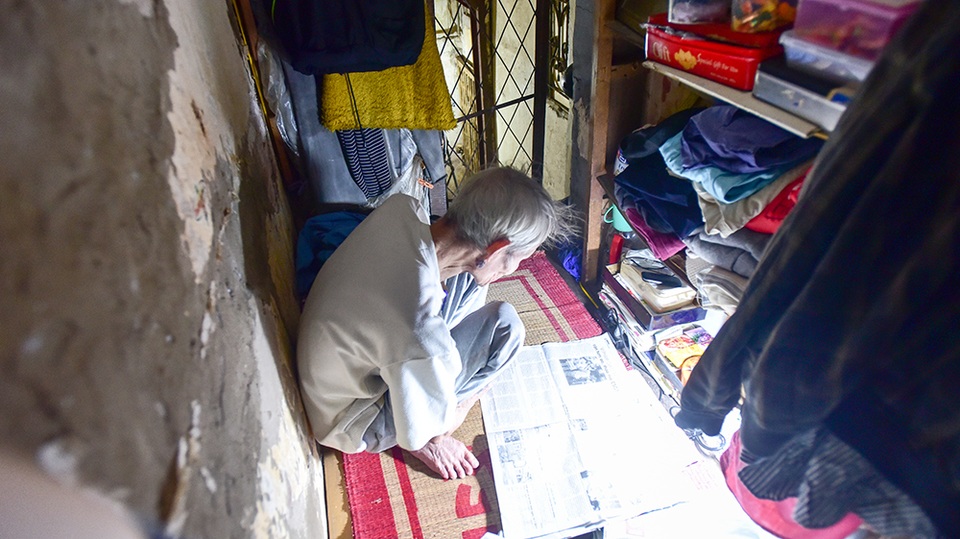 Căn nhà siêu nhỏ ở Hà Nội: Muốn đi phải... bò, ngủ phải nằm nghiêng - 5 Căn nhà được sắp xếp tối giản đồ đạc