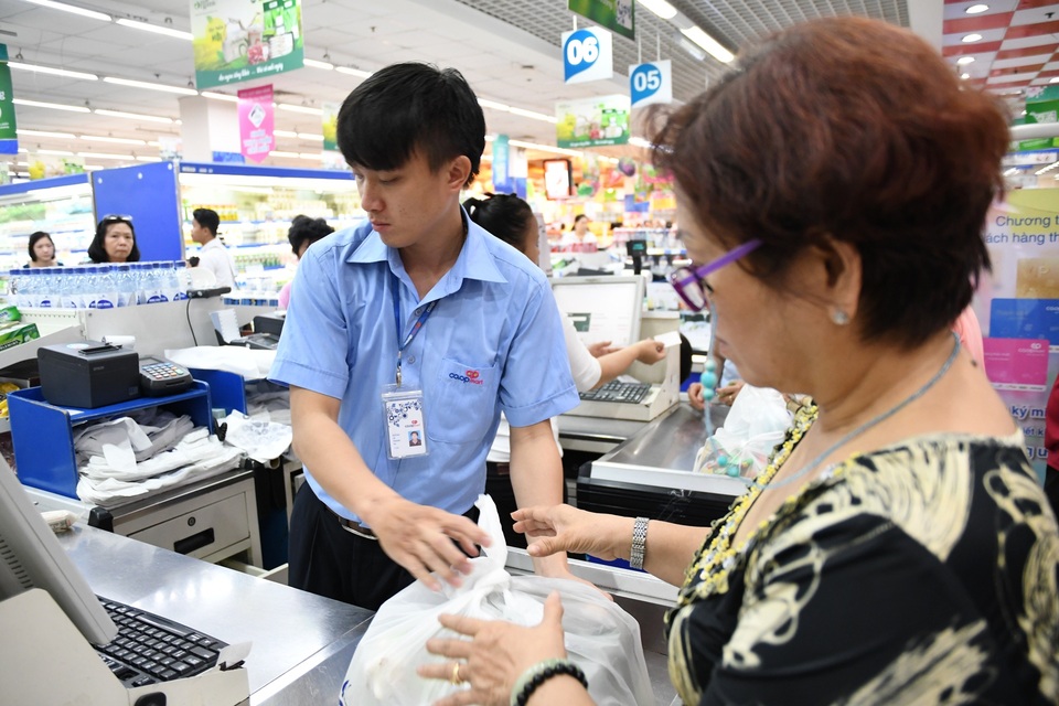 Đi siêu thị Co.opmart mua sữa xanh, mỹ phẩm xanh giảm giá - 2 Đi siêu thị Co.opmart mua sữa xanh, mỹ phẩm xanh giảm giá - 2