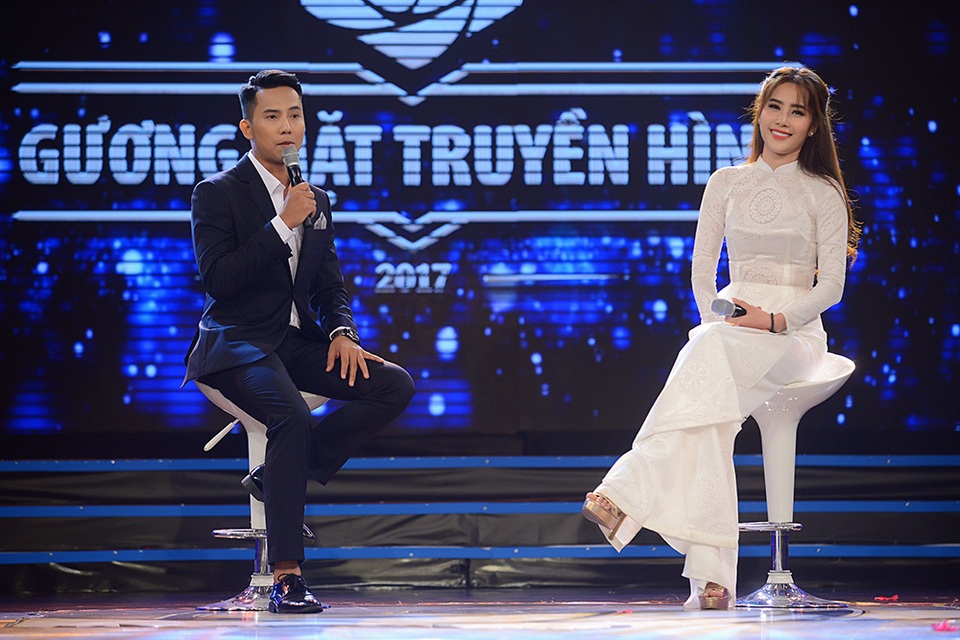 Kim Thảo trở thành quán quân Gương mặt truyền hình mùa đầu tiên - 2 Những chia sẻ của Nam Em khá xúc động và cũng là lần đầu tiên người đẹp giới thiệu sáng tác dành riêng cho người cha đã mất với ca khúc “Giá như còn cha ở trên đời”.