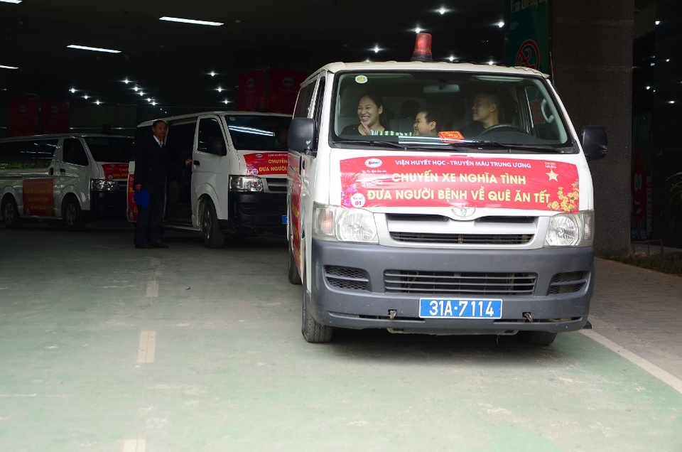 Chuyến xe nghĩa tình đưa người bệnh nghèo về quê ăn Tết - 11
Để đoàn tụ cùng với gia đình đúng vào những ngày đầu năm mới Đinh Dậu