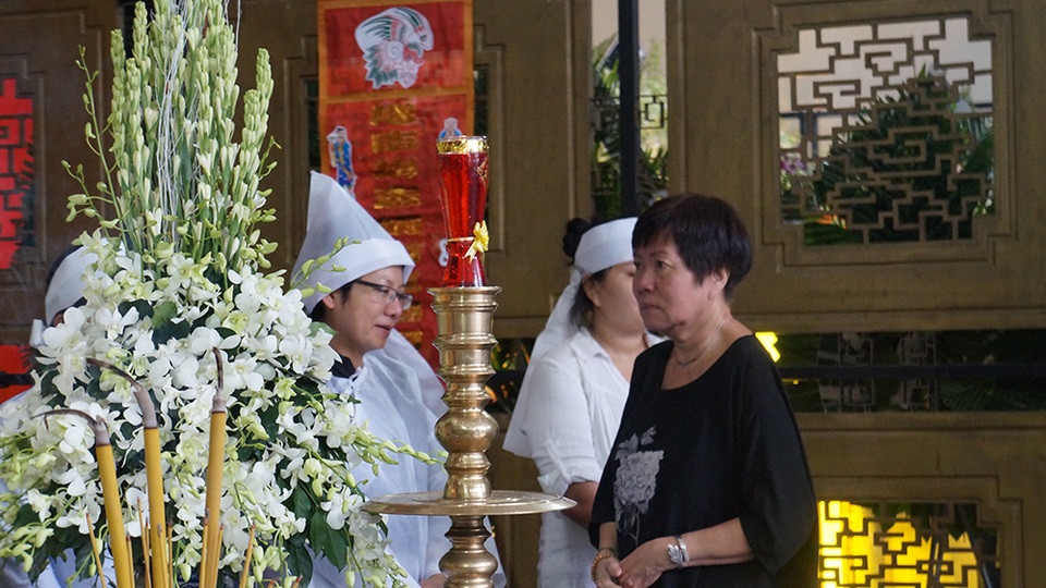 Bí thư Đinh La Thăng viếng PGS - nhạc sĩ Ca Lê Thuần - 14 Đạo diễn Việt Linh không nén được xúc động khi đứng trước linh cữu của nhạc sĩ Ca Lê Thuần