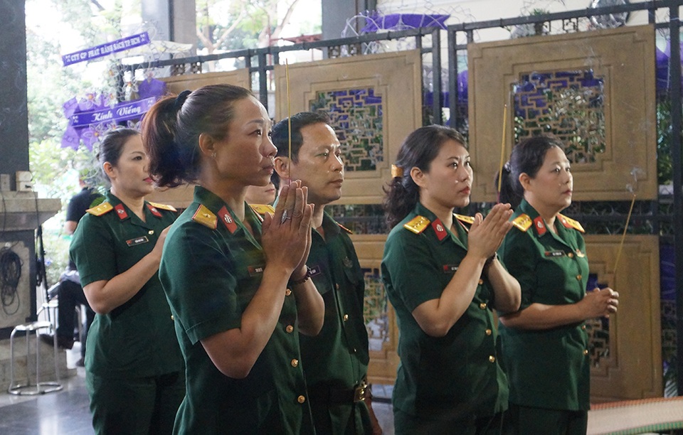 Bí thư Đinh La Thăng viếng PGS - nhạc sĩ Ca Lê Thuần - 15 Bí thư Đinh La Thăng viếng PGS - nhạc sĩ Ca Lê Thuần - 15