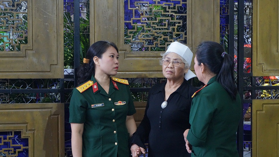Bí thư Đinh La Thăng viếng PGS - nhạc sĩ Ca Lê Thuần - 11 Bí thư Đinh La Thăng viếng PGS - nhạc sĩ Ca Lê Thuần - 11