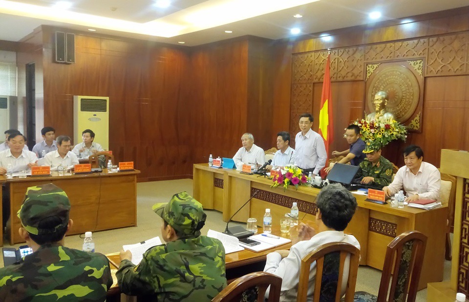 Bộ trưởng Nguyễn Xuân Cường: Bão số 12 phức tạp, cấm biển ngay lập tức - 3 Chủ tịch Khánh Hòa - ông Lê Đức Vinh phát biểu tại cuộc họp ứng phó với bão số 12, sáng 3/11