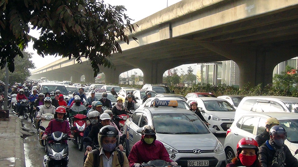 Ngày đầu đi làm sau Tết: Đường vành đai 3 ùn tắc nghiêm trọng - 1 Tuyến đường Vành đai 3 của TP Hà Nội trong sáng nay xảy ra nhiều điểm ùn tắc