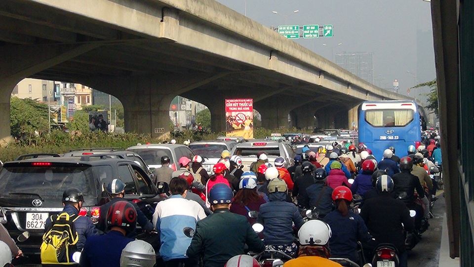 Ngày đầu đi làm sau Tết: Đường vành đai 3 ùn tắc nghiêm trọng - 3 Đoạn cuối đường Nguyễn Xiển (hướng sang Khuất Duy Tiến) bị ùn tắc kéo dài hàng kilomet