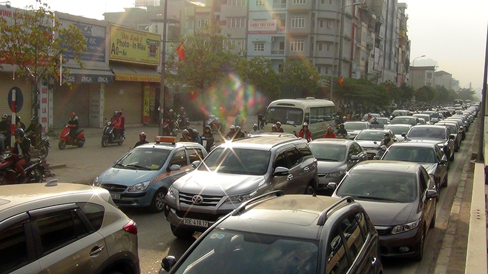 Ngày đầu đi làm sau Tết: Đường vành đai 3 ùn tắc nghiêm trọng - 10 Đến hơn 8h sáng nay, tuyến đường này vẫn bị ùn tắc kéo dài