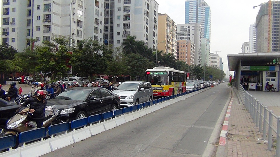 Ngày đầu đi làm sau Tết: Đường vành đai 3 ùn tắc nghiêm trọng - 12 Trong khi đó tuyến đường Lê Văn Lương chỉ bị ùn ứ nhẹ