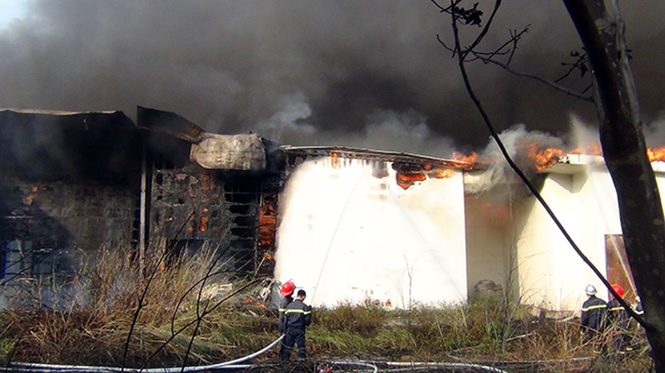 
Khu nhà trưng bày dự án được làm bằng những vật liệu rất dễ cháy
