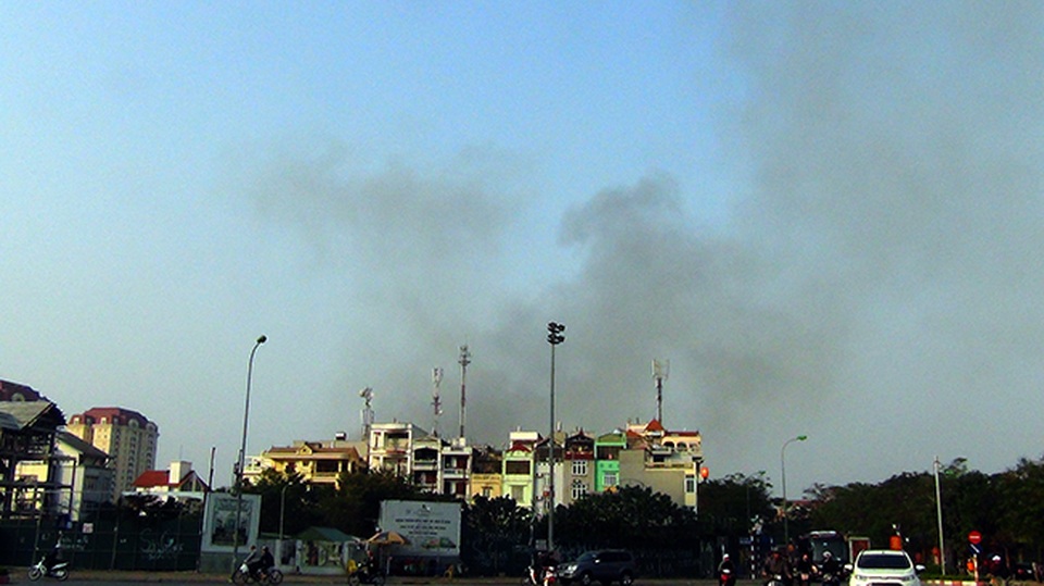 Đứng cách xa gần một kilomet cũng có thể nhìn thấy đám cháy