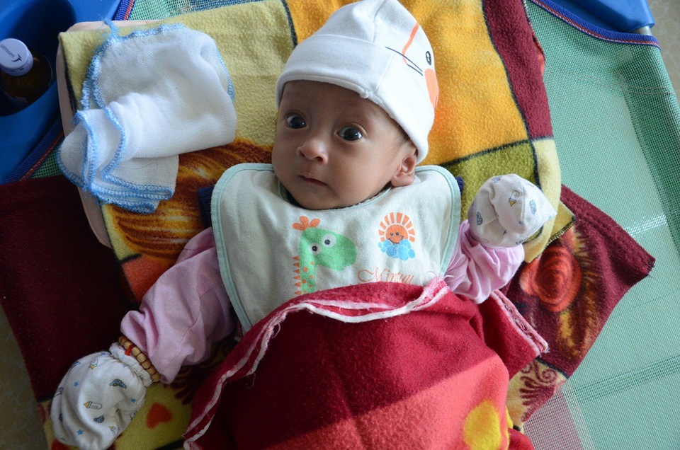 Bé Tiến Thịnh đã được về nhà sau gần 5 tháng nằm viện - 3 Bé Tiến Thịnh sẽ vượt qua tất cả, bé sẽ không phụ lòng mong mỏi của các bậc sinh thành, và các tấm lòng nhân ái gần xa...