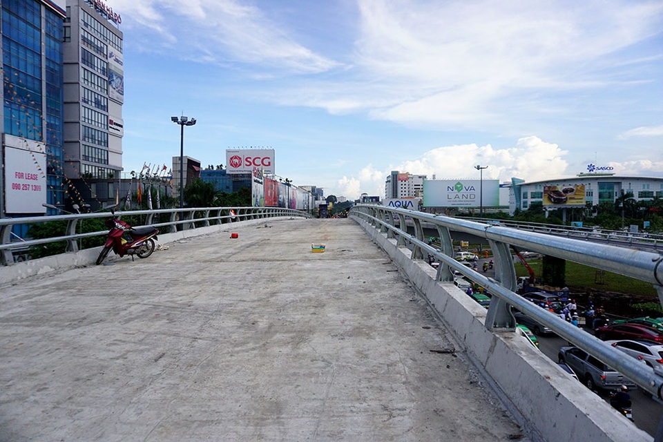 Cầu vượt chữ Y dự kiến hoàn thành tháng 8/2017. Tuy nhiên, công trình đã vượt tiến độ và dự kiến khánh thành đầu tháng 7.