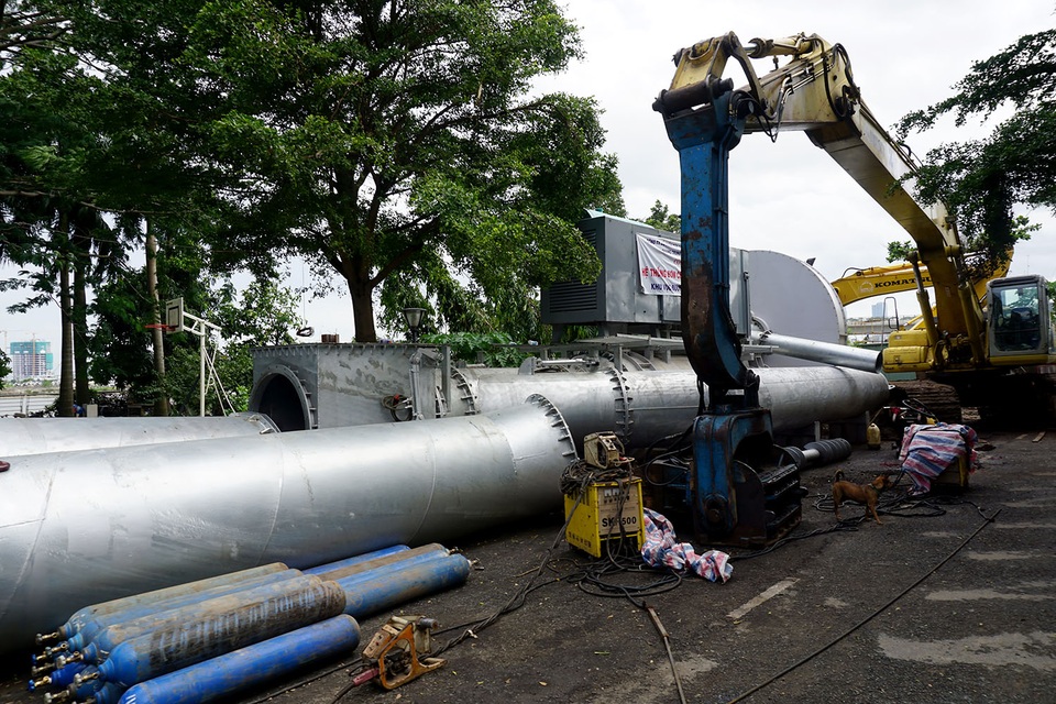 Theo dự kiến, siêu máy bơm chống ngập thông minh có công suất lớn hơn 30 lần so với máy bơm hiện hữu của thành phố. Hệ thống được thiết kế bằng máy bơm ly tâm có thể hút nước với công suất tối đa 96.000 m3/giờ, hoạt động bằng dầu hoặc điện.