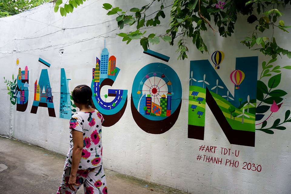 Một bức tranh trên đường 3/2, quận 10.