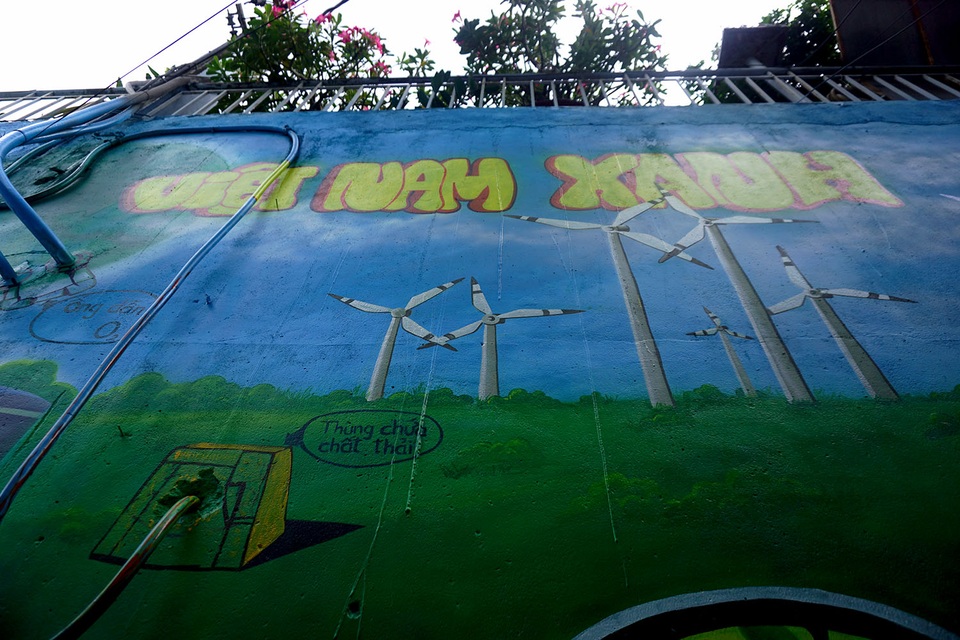 Bức tường về bảo vệ biển ở hẻm 724 đường Điện Biên Phủ, quận 10.