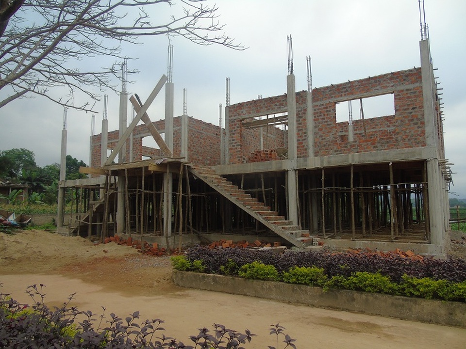 Người Úc sang xây trường cho học sinh vùng lũ Quảng Bình - 2 Những phòng học chống lũ được tổ chức Project Vietnam Inc hỗ trợ Trường Mầm non Hưng Bình xây dựng