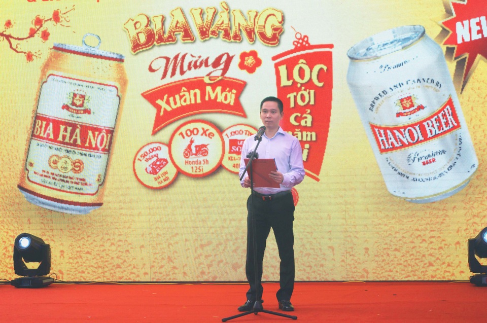 Habeco công bố Chương trình khuyến mại bia lon Hà Nội Tết 2018 - 1
Lãnh đạo Habeco phát biểu tại buổi lễ