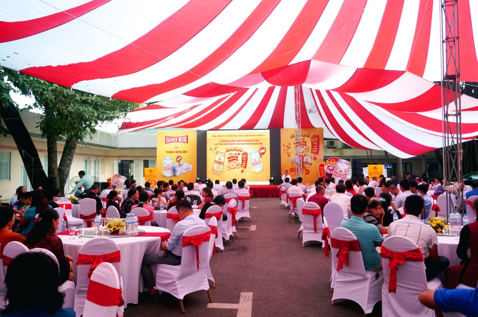 Habeco công bố Chương trình khuyến mại bia lon Hà Nội Tết 2018 - 2
Nhà phân phối tới tham dự chương trình