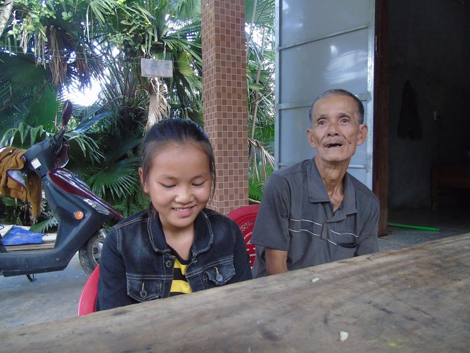 Niềm vui đầu năm học mới của cô bé mồ côi - 6 Dù còn nhiều khó khăn nhưng cuộc sống của Diệu Linh đang dần tươi sáng hơn