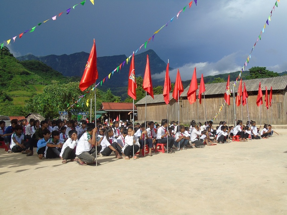 Quảng Bình: Thầy cô vượt rừng đón học sinh về trường dự lễ khai giảng - 1 Lễ khai giảng năm học mới tại Trường PTDT bán trú tiểu học và THCS số 2 Trọng Hóa