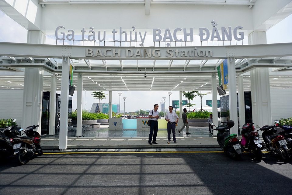 Cận cảnh bến buýt đường sông đầu tiên ở Sài Gòn - 1 Ga tàu thủy Bạch Đằng sắp được hoàn thành và đưa vào sử dụng.