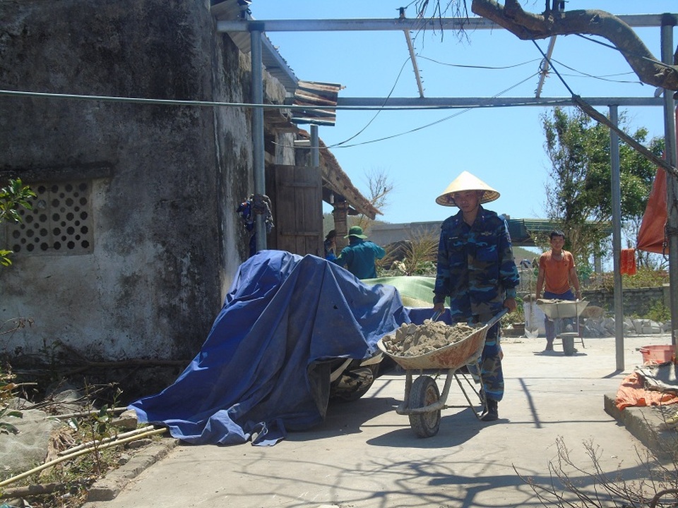 Cảnh sát biển căng mình giúp dân khắc phục hậu quả do bão số 10 - 6