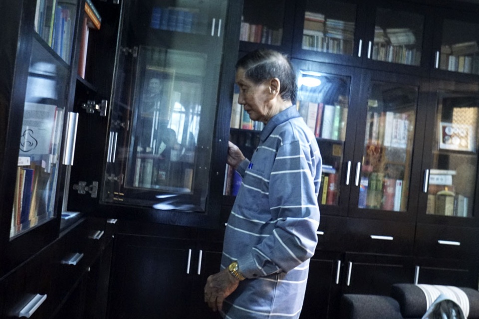 Nhạc sĩ Phạm Tuyên: “Tôi không phải người chép sử bằng âm nhạc” - 4 Nhạc sĩ Phạm Tuyên một mình lẻ bóng khoảng 10 năm nay sau sự ra đi đột ngột của người bạn đời.