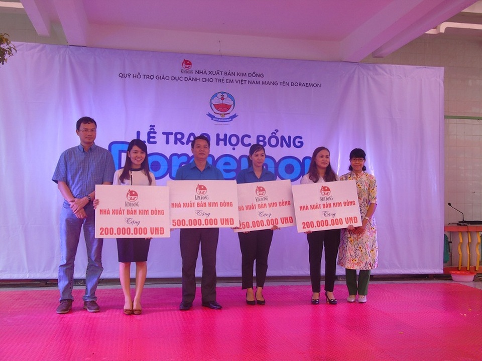 Nhà xuất bản Kim Đồng trao hỗ trợ cho 115 trường học tại địa bàn các tỉnh Hà Tĩnh, Quảng Bình, Quảng Trị và Thừa Thiên - Huế