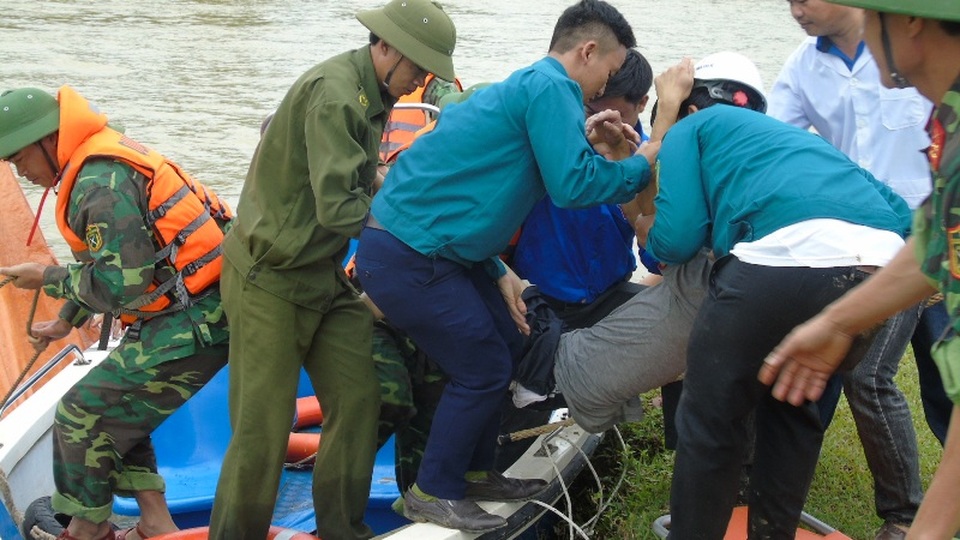 Thủy điện xả nước phục vụ diễn tập cứu người trong lũ - 6