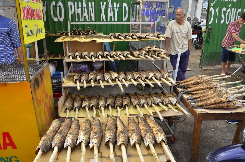 Cá lóc nướng sẵn chờ khách