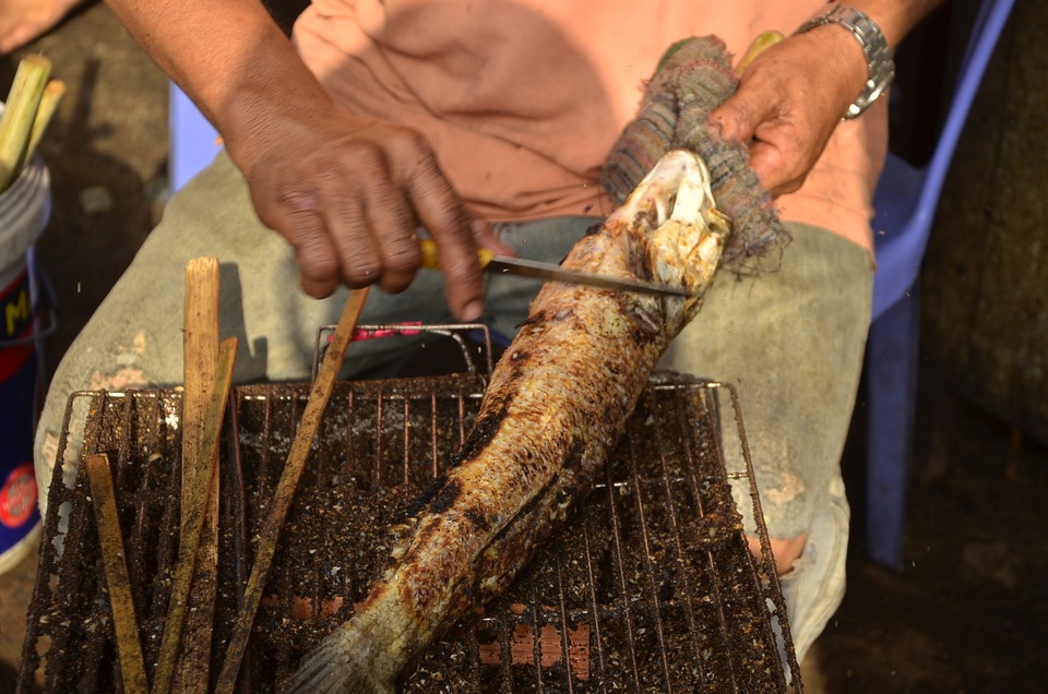 Cá lóc nướng "cháy" hàng trong ngày Thần Tài - 10